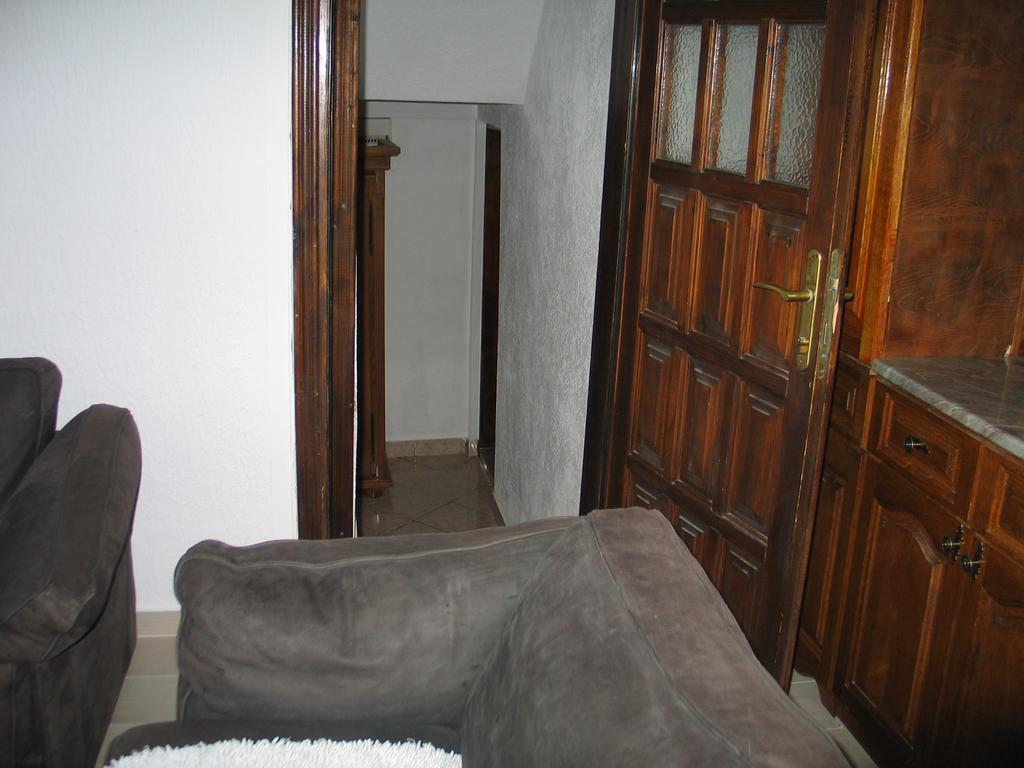Guest House Dena Добра вода Екстериор снимка